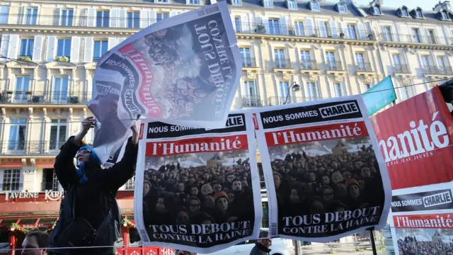 پیرس میں 17 افراد کی ہلاکت کے بعد اتوار کو منعقد کی جانے والی اس ریلی میں توقع ہے کہ دس لاکھ افراد شریک ہو رہے ہیں۔