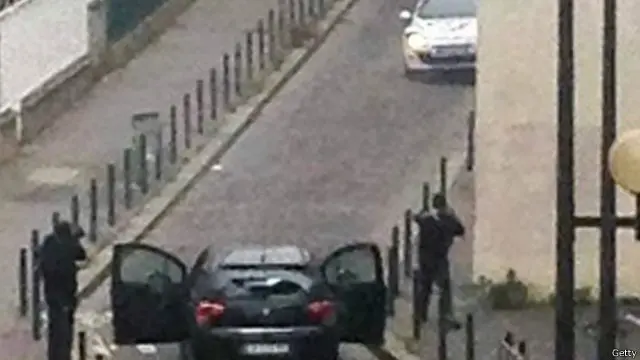 کیا پولیس کو اس بات پر چوکس رہنا چاہیے تھا کہ شدت پسندوں نے تباہ کن ہتھیار حاصل کر لیے ہیں؟