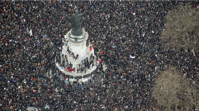 Yürüyüş dolayısıyla olağanüstü güvenlik önlemleri alındı, Paris'e takviye birlikler sevkedildi.
