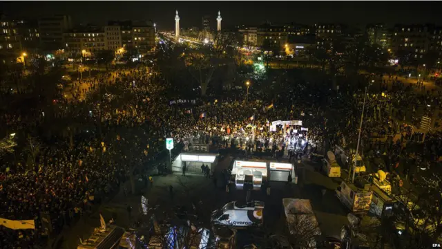 Yürüyüş, Place De La Nation'da (Ulus Meydanı) son buldu.
