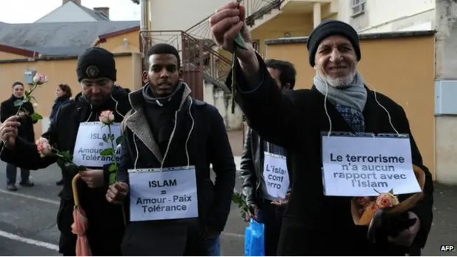 Musulmanes defienden que el Islam es "amor, paz y tolerancia".