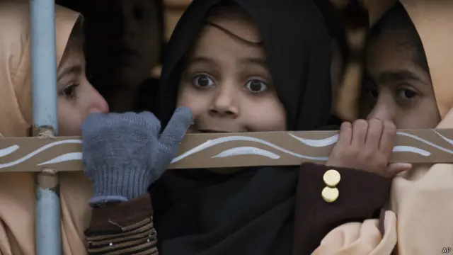 पेशावर सैनिक स्कूल के बच्चे