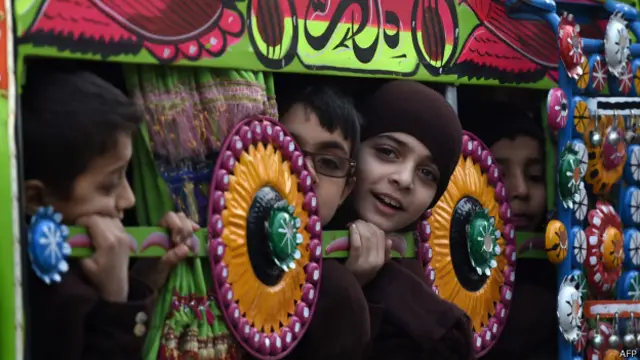 पेशावर सैनिक स्कूल खुला