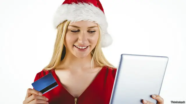 Девушка с кредитной картой