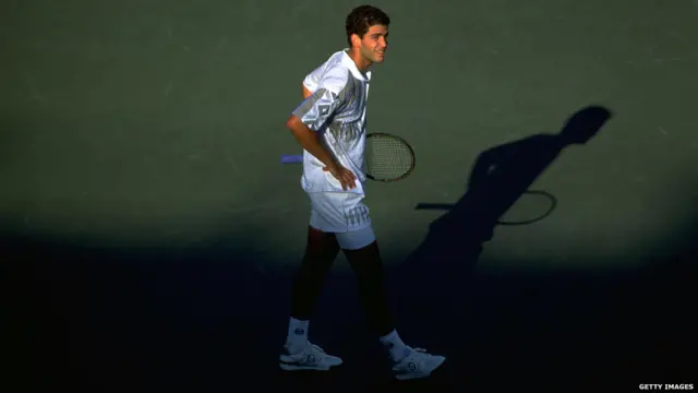 கடந்த 2002 ஆம் ஆண்டு பீட் சாம்ப்ராஸின் டென்னிஸ் வாழ்க்கை முடிவுக்கு வந்தது. அவர் 14 ஒற்றையர் பட்டங்களை வென்று சாதனை படைத்திருந்தார். 762 ஆட்டங்களில் அவர் வெற்றி பெற்றுள்ளார். மிக இள வயதில் கிராண்ட் ஸ்லாம் போட்டிகளில் ஒன்றான அமெரிக்க ஓபன் பட்டத்தை வென்ற பெருமை அவருக்கு உண்டு. 1990 ஆம் ஆண்டு அமெரிக்க ஓபன் டென்னிஸ் போட்டியை அவர் வென்றபோது அவருக்கு 19 வயது.