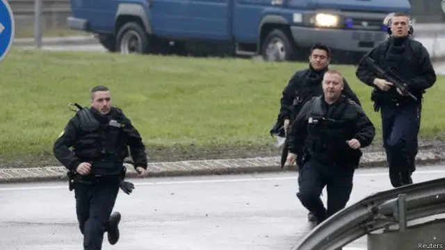 فرانس میں بڑے پیمانے پر سکیورٹی تعینات کی گئی ہے