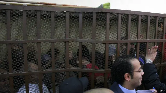 باشرت المحكمة محاكمة المتهمين بعد أسبوعين من القبض عليهم.