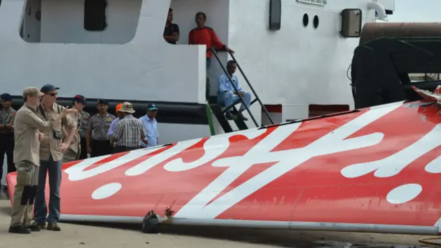 ماہرین کا خیال ہے کہ طیارے کو سامنے سے آتی ہوئی طوفانی ہواؤں کا سامنا کرنا پڑا تھا