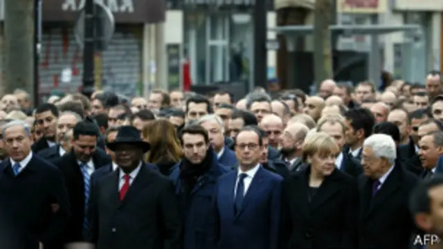 पेरिस में मारे गए लोगों को श्रद्धाजंलि देते दुनिया के नेता