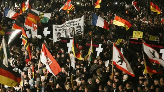 جرمنی کے مشرقی شہر میں اسلام مخالف تنظیم کی حامیوں اور ان کے مخالفین نے احتجاجی مظاہرے کیے 