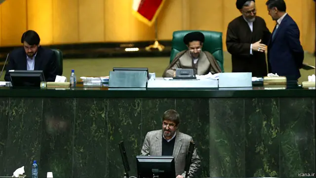 روز یکشنبه ریاست مجلس به عهده محمدحسن ابوترابی‌فرد بود