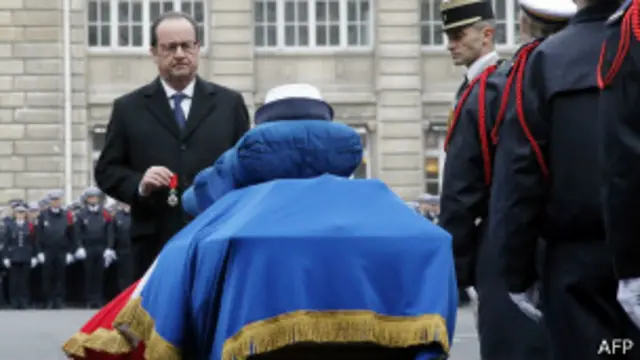 ပြင်သစ်ရဲ့ အမြင့်ဆုံး ဂုဏ်ပြု ဘွဲ့တံဆိပ်ကို သမ္မတက ချီးမြှင့်