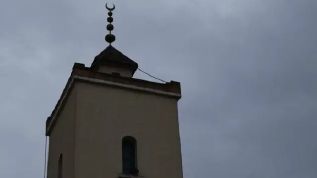 يعيش في سارسيل جالية مسلمة كبيرة