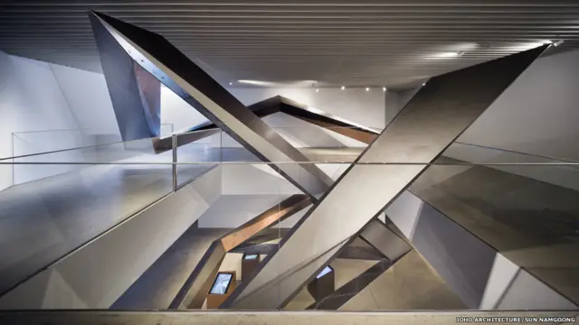 Тут представлені роботи дев'яти найкращих архітекторів, яких обрали на конкурсі Korean Young Architect Awards. На фото: Безмежний трикутник, Joho Architecture.