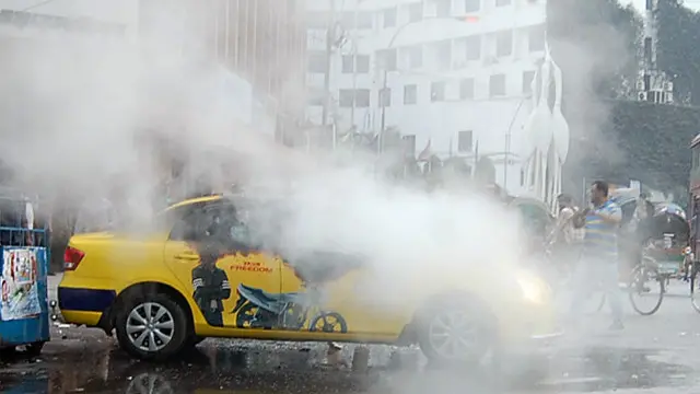 بنگلہ دیش نیشنلسٹ پارٹی کی سربراہ خالدہ ضیا کو گذشتہ ہفتے ملک میں ہونے والی جھڑپوں کے بعد ان کے دفتر میں نظر بند کر دیا تھا