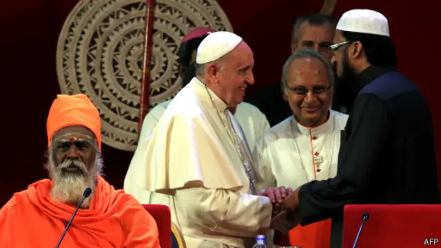 Paus Fransiskus menghimbau rekonsiliasi kepada komunitas umat Hindu, Buddha, Muslim, dan Katolik di Sri Lanka.
