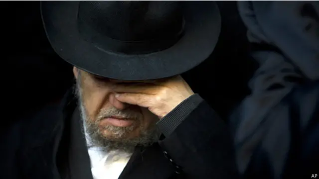 قريب لليهودي الفرنسي يواف حطاب الذي قتل الاسبوع الماضي في باريس لدى حضوره جنازته في القدس