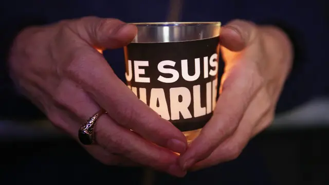 Slogan se disseminou pelo mundo como ato pela liberdade de expressão e contra valores extremistas