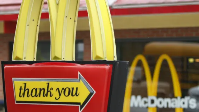 ম্যাকডোনাল্ডসের দরোজা সবার জন্য খোলা কিনা সে প্রশ্ন উঠেছে