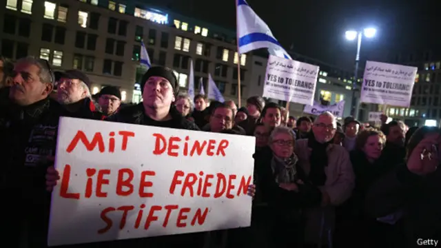 گردهمایی مسلمانان آلمان در حمایت از شارلی ابدو 