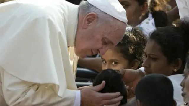 البابا فرانسيس زار "غال فيس غرين" التي شهدت بعضا من أسوا عمليات القتال في الحرب الأهلية في سريلانكا