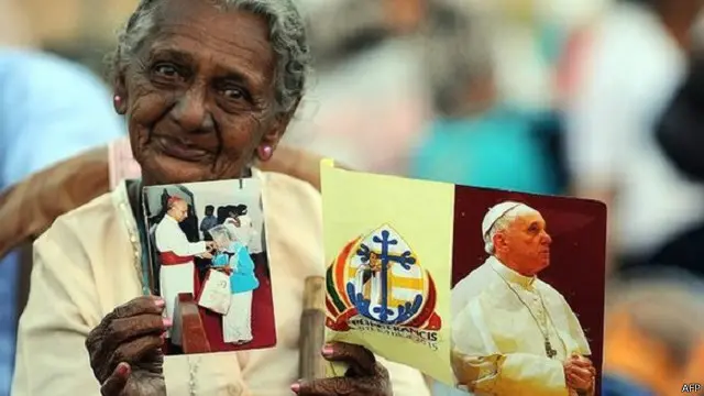 الحشود تجمعت قبل 24 ساعة من موعد قداس البابا الأربعاء