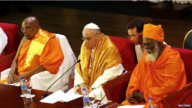 周三，教皇方济各与斯里兰卡的佛教、印度教和穆斯林领袖举行了会晤，敦促他们之间实现和解。