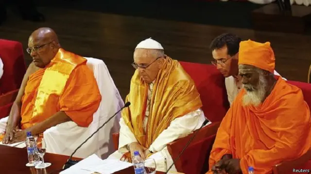 البابا التقى العديد من الزعماء الدينيين يوم الثلاثاء من بينهم قادة بوذيون