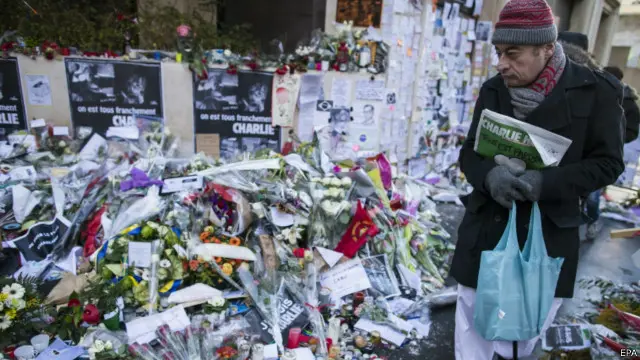 En hommage aux personnes tuées lors des attaques à Paris, rue Nicolas Appert, 14 janvier 2015