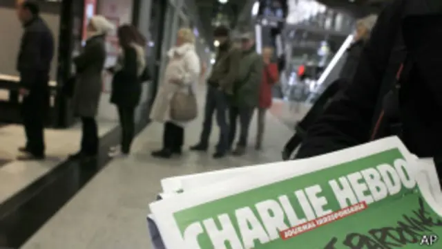 ဆိုင်တွေမှာ လူတွေ တန်းစီ ဝယ်ယူခဲ့ကြ