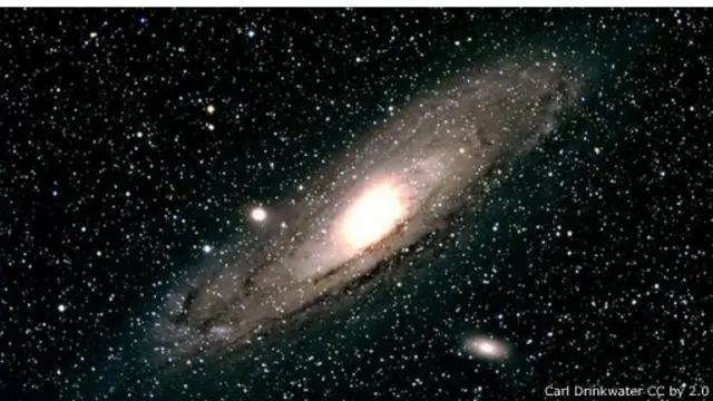 مجرة أندروميدا M31 هي أقرب المجرات الكبيرة إلى مجرتنا