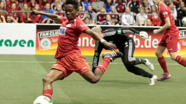 آنونما می‌گوید از او خواسته‌اند پیش چشم مقام‌های کنفدراسیون فوتبال آفریقا برهنه شود