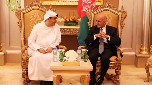 تر دې وړاندې ګڼ شمېر افغانانو له عربي اماراتو او سعودي عربستانه پر پاکستاني پاسپورټونو د کار د ویزو غوښتنه کوله. 