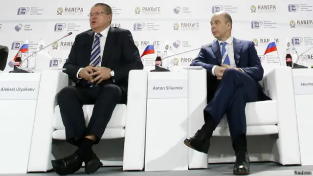 Экономические министры правительства публично поспорили об антикризисной стратегии