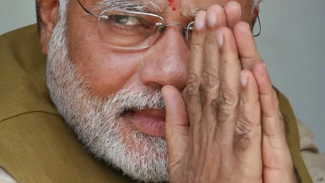 منتقدان نخستوزیر هند میگویند که دولت ملیگرای هندو به رهبری آقای مودی اقدام کافی برای جلوگیری از حملات افراطیهای هندو به اقلیتهای مذهبی انجام نمیدهد