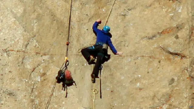 Pendakian dilakukan sejak 27 Desember 