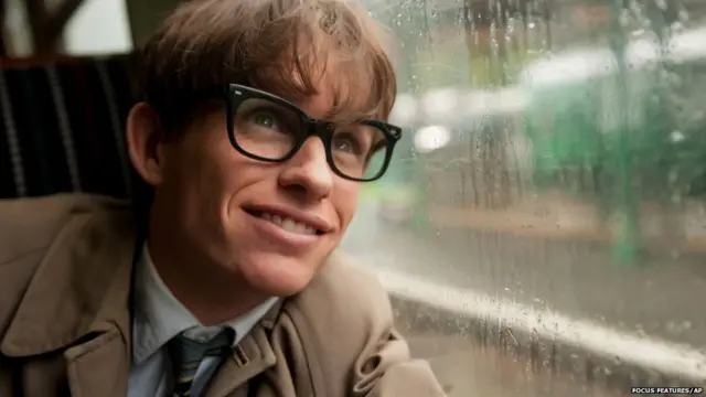 Эдди Редмейн в фильме "Вселенная Стивена Хокинга"