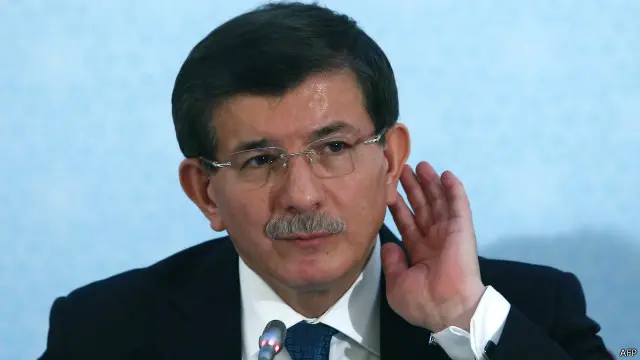 انتقد أوغلو كذلك نشر صحيفة جمهوريت ما ورد في مجلة شارلي إبدو.