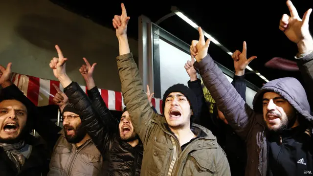 أثار نشر صحيفة جمهوريت التركية لمحتوى العدد الجديد لشارلي إبدو احتجاجات كبيرة في اسطنبول.