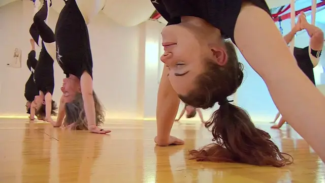 Pria lebih suka perempuan yang bugar lewat yoga, bukan lewat rugby