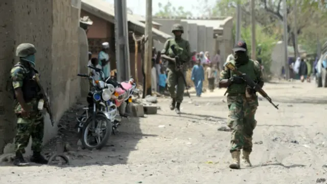 Soldados nigerianos en Baga, en abril 2013