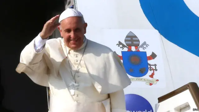 پیرس میں گذشتہ ہفتے رسالے چارلی ایبڈو پر شدت پسندوں کے حملوں میں 17 افراد ہلاک ہو گئے تھے