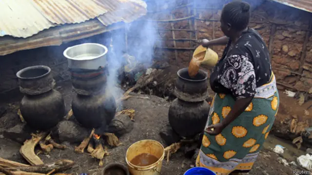 تولید غیرقانونی الکل در زاغهای در نایروبی پایتخت کنیا