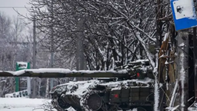 Танк на автобусной остановке