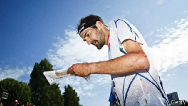 Los participantes deben buscar controles con la ayuda de un mapa y brújula.