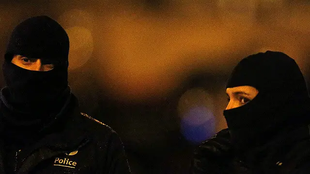 سیمه ییزو رسیو ویلي، د پنجشنبې په ورځ دوه اسلامپاله مشکوک سخت دریځي د زاونتم په شاوخوا کې چې د بروکسل هوايي ډګر هم پروت دی، نیول شوي دي.
