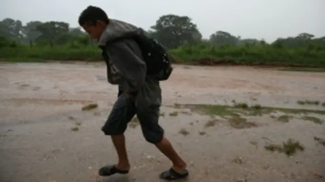 Migrante centroamericano camina por México hacia Estados Unidos. Foto: Getty