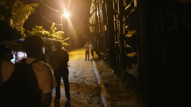 Migrantes centroamericanos abordan el tren La Bestia. Foto: Getty