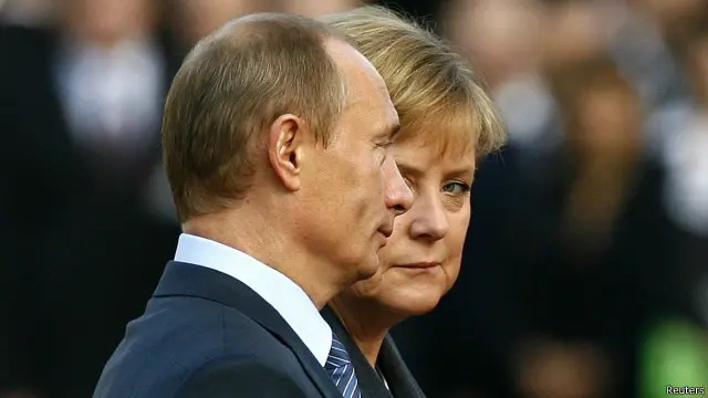 سب سے اہم بات یہ ہے کہ یورپ اور امریکہ نے مل کر روس پر پابندیاں عائد کی ہیں اور ان پابندیوں کو برقرار رکھا ہوا ہے۔ یہ باآسانی کہا جا سکتا ہے کہ ان پابندیوں سے امریکہ کو کم اور یورپ کو زیادہ نقصان ہو رہا ہے