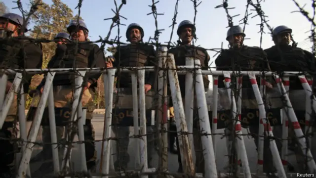 لاہور میں امریکی قونصلیٹ کی جانب جانے والا راستہ بند کر کے وہاں پولیس تعینات کر دی گئی ہے